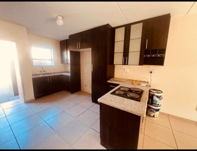 2 BEDROOM TOWNHOUSE FOR SALE IN GEZINA